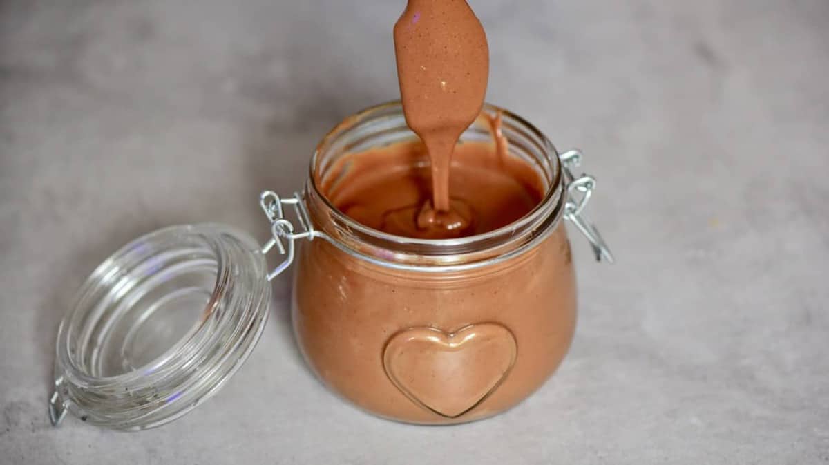 Why Homemade Nutella is Healthier: Cacao, Hazelnuts & No Guilt